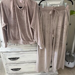 Victoria’s Secret Cozy light pink Lounge Set